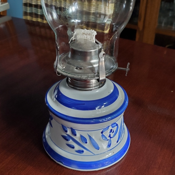 Collectable Lamplight Farms Oil Lamp - Picture 2 of 4